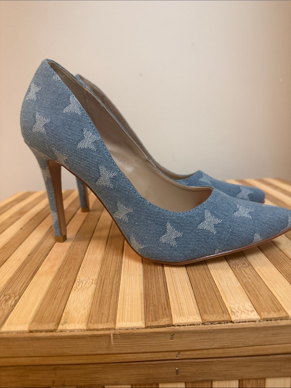 Michael Shannon Denim butterfly-Print Pointed-Toe Heels